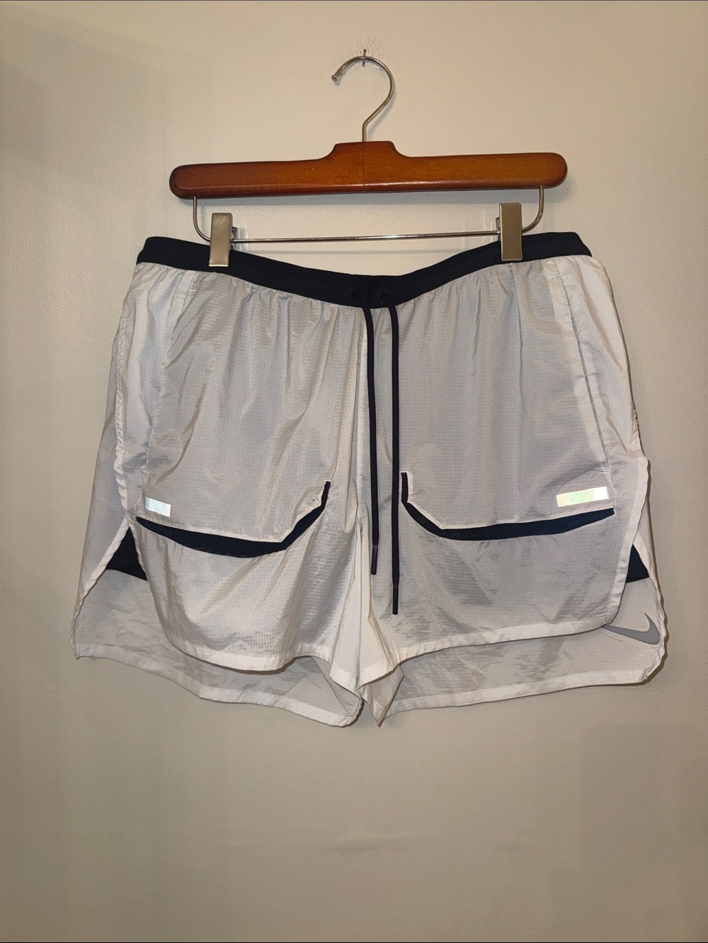 Nike Tech Pack running shorts White-Black men’s XL  lined EUC